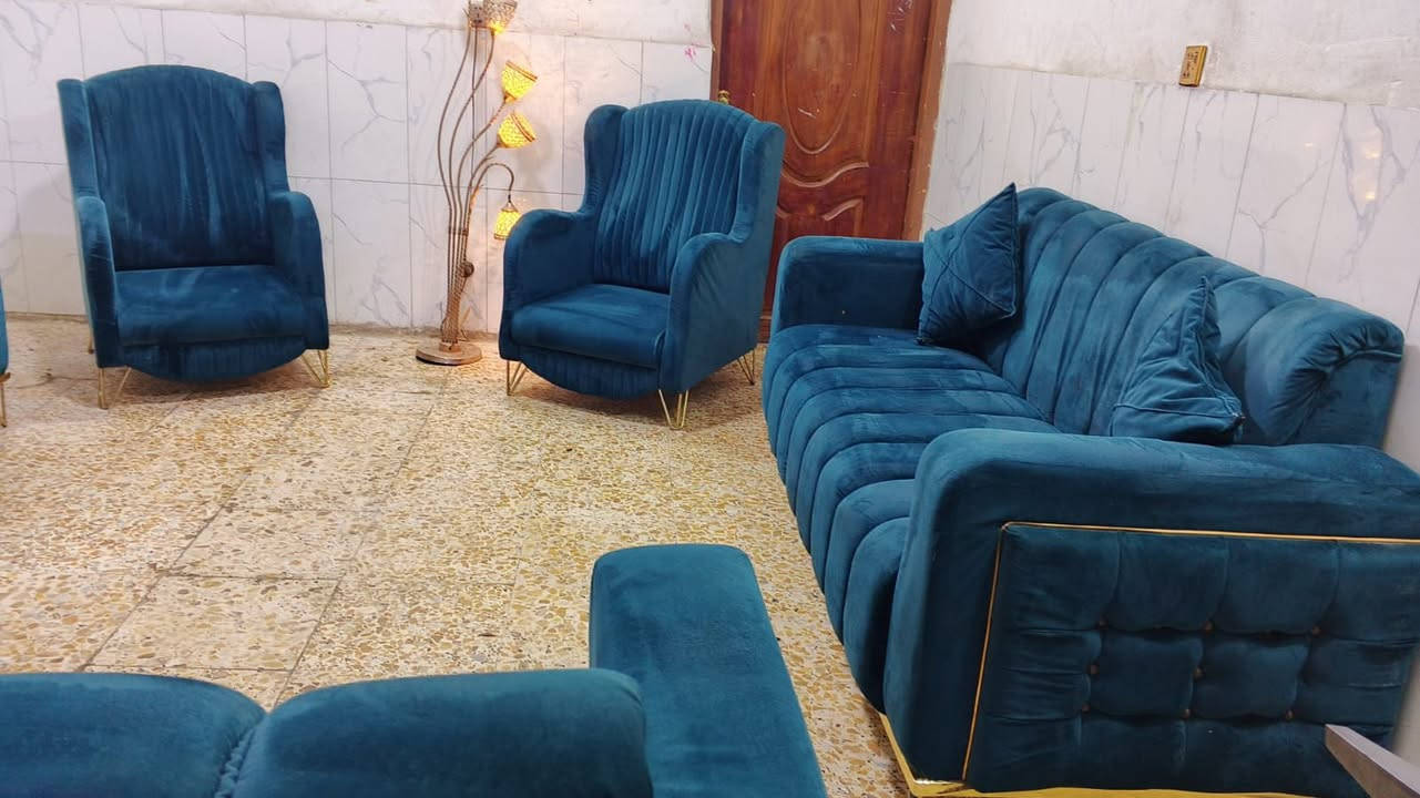 تخم 10 مقاعد نظيف
سعره 320 وبي مجال لبياع 
يوجد توصيل بكروه ب واتساب
***********
