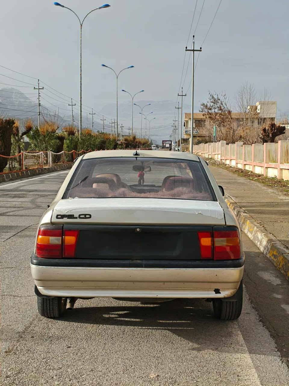 ئۆپڵێکی زۆر خاوێن و بێ مەسرەف علوجە
شوێن ڕانیە *********** 
مۆدێل ٩٢
