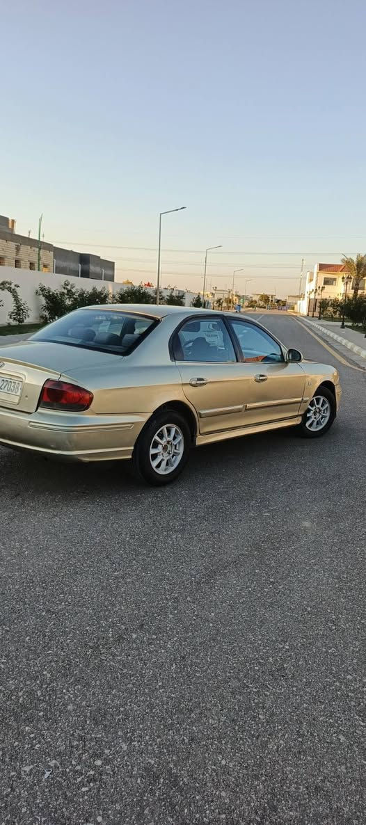 سوناته وفوود خليجي 
مكفولة كفاله عامه من اي ضربه فقط باب مبدل 
السيارة رش فقط وعندي سونار وصور قبل الصبغ
مكينه ٤ سلندر دووش مكفوله من كلشي 
كير اوتماتيك مكفول 
تبريد ثلج 
ويل كب اصلي بلادي 
اشاير بالجاملغ 
كهربائيات كلها شغاله حتى عداد النمر 
السيارة رقم قادسية في أسمي
سنوية لل2030وارقام انكليزية كله جديد 
حداديه امامي وخلفي ثنينهن جدد 
مكاني في الديوانية مركز المدينة 
السعر ٦٣ ومجال جدا بسيط وبالعافية على الي ياخذها 
كلش نضيفة السيارة وانطي تراي ١٨٠ 
*********** ديوانية, القادسية
