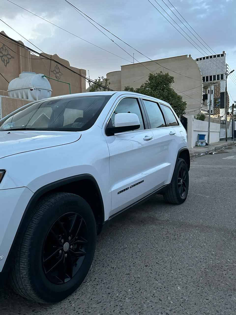 للبيع  او مراوس جيب شيروكي لاريدو  موديل 2018 وارد امريكي 
سيارة بيها صبغ دعامية امامي وتكحيل اربع اصابع بالباب الخلفي موضح بالصورة
السعر 186 ورقة 
ماشيه 67 الف مل  بأسمي تحويل ثاني يوم 
 مكان السيارة قضاء بلد قرب مرقد السيد محمد بن علي الهادي عليه السلام 
***********
*********** بغداد, العراق
