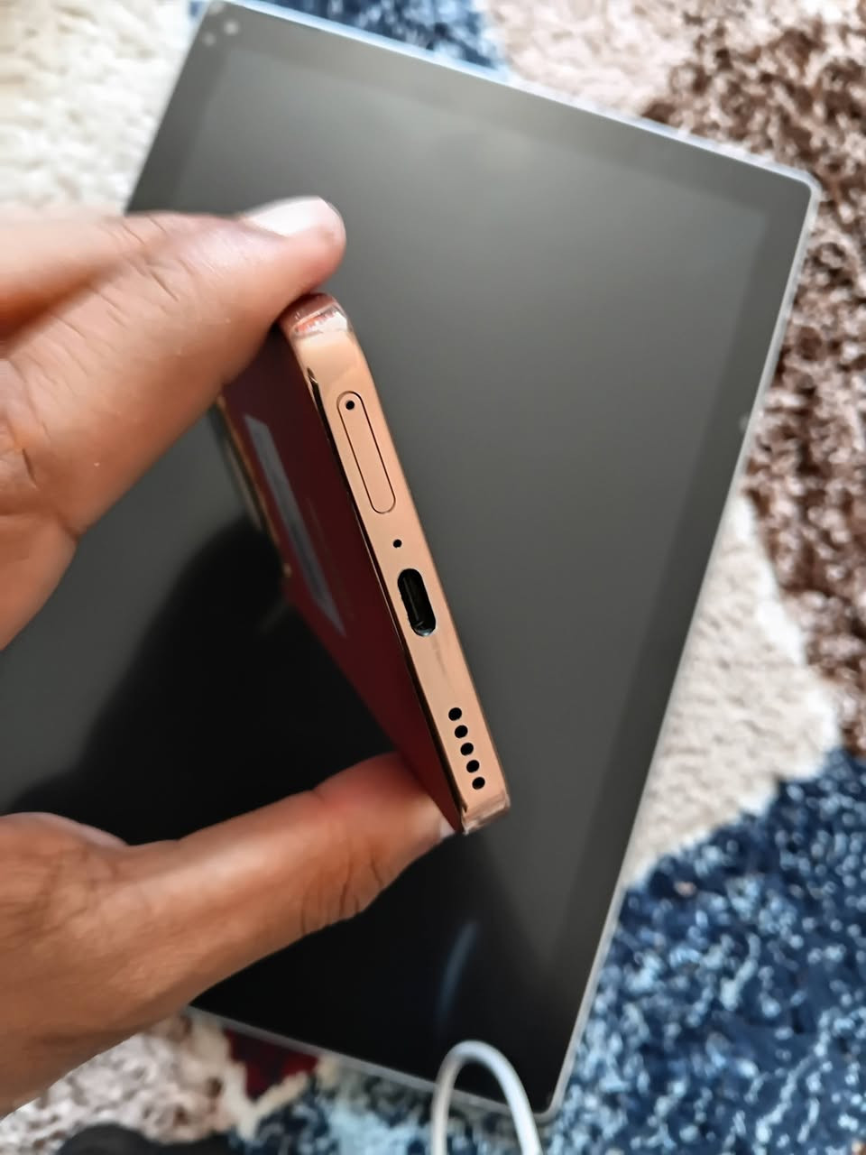 هونر X9D
مستخدم يوم واحد فقط كسر كارتونه 
يعني جديد 
ذاكره ٢٥٦
رام ١٢+١٢ 
السعر راسلني خاص او اتصل
***********
