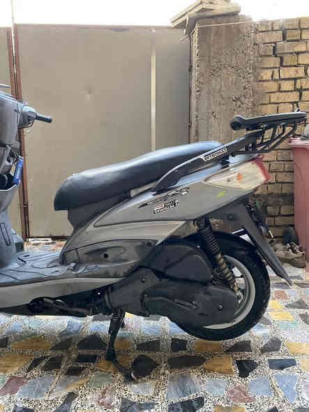 سكنس فحل ياباني
نوزل خطين ستاند حساس 
دراجه خير من الله مكينه ما مفتوحه جيب فيتر وتعال 
رايدهه ب 850 وبيهه مجال( ***********)
