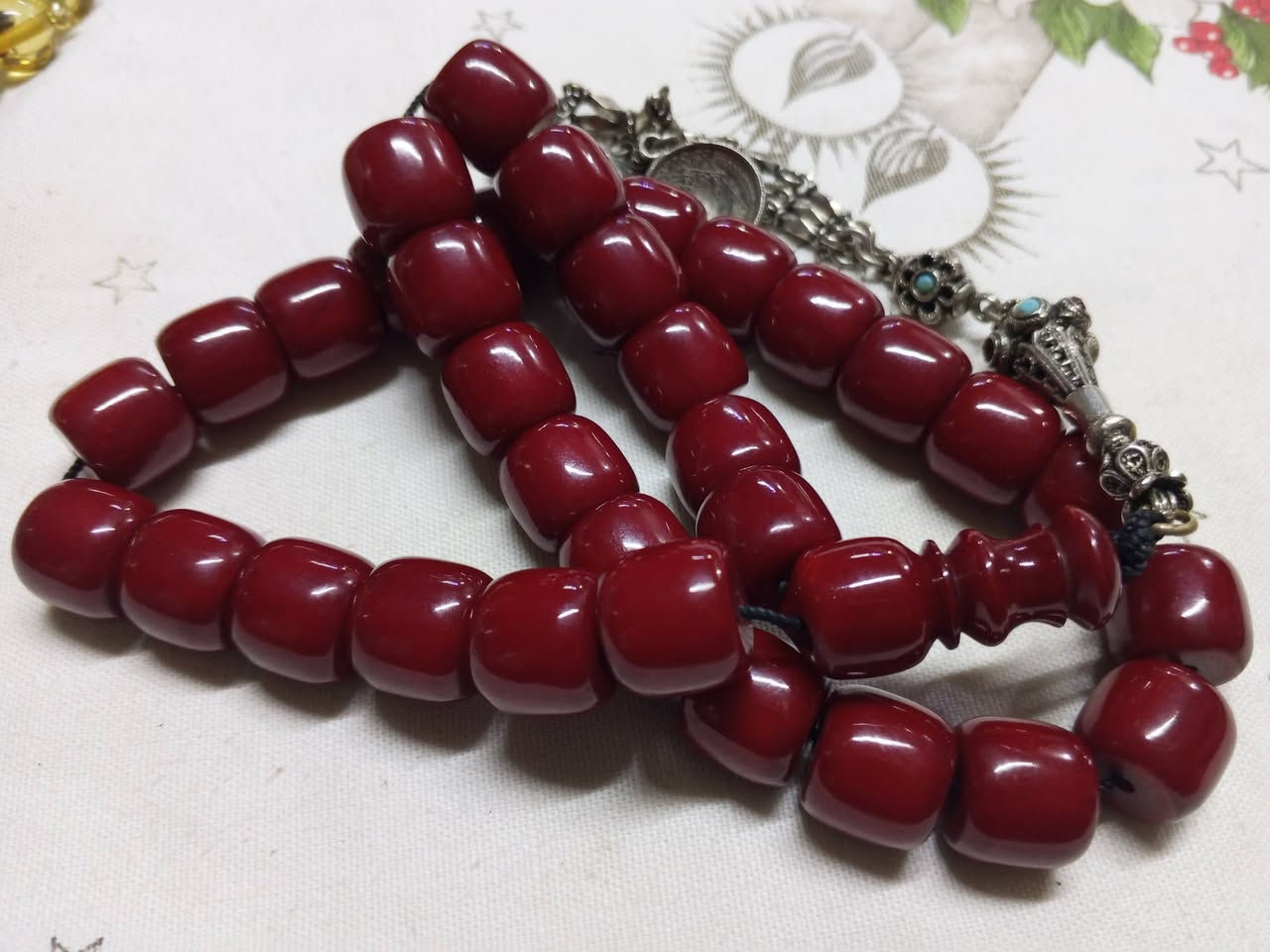 خليلي عينك عالمميز.......وجيبها ازا فيك اتجيبها.....
الوصف مسبحة من روائع الخام والخراطة فاتوران بلجيكي كتيم مغلفة تغليف كامل خام قديم خراطة تسعينية مأنتكة 33حبة طقة وشامة وريحة حبر مشال ملوك 
بلشنا بعرض الهدايا التقيلة بمناسبة قدوم الشهر الكريم اعاده الله علينا وعليكم باليمن والبركات......
  والباقي بالفيديو والصور ......  
تعليق نقطة مباركة مشاركة بيوصلك السعر والتفاصيل 
شحن لكافة المحافظات السورية واللبنانية مجاني 

#الشمالي طرطوس المدينة تاجر شنطة 
#ابوحيدر0990433674وااتس/0991980690


**إذا كنت صاحب هذا الإعلان وتريد حذفه لأي سبب، رجاءا أرسل رسالة إلى الدعم الفني**