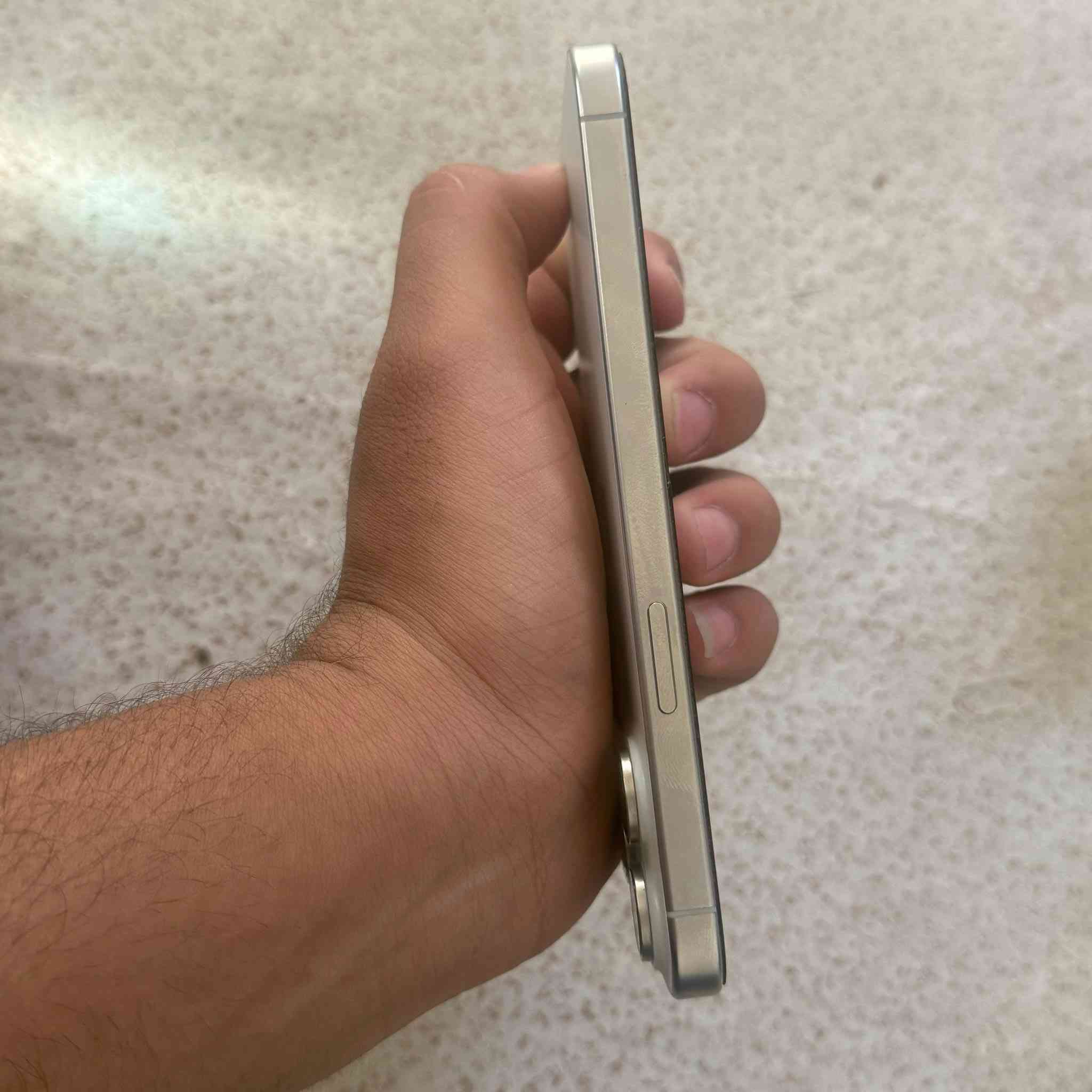 ‏سلام عليكم  ايفوان15 برو ماكس ذاكرة 256 بطارية 93 نظافة 100 عالمية الجهاز جديد وما به السعر مليون 100 وفي مجال بسيط حق جيتك رقم الهاتف *********** المكان مشتل حي رأسه مال المعلمين ￼
