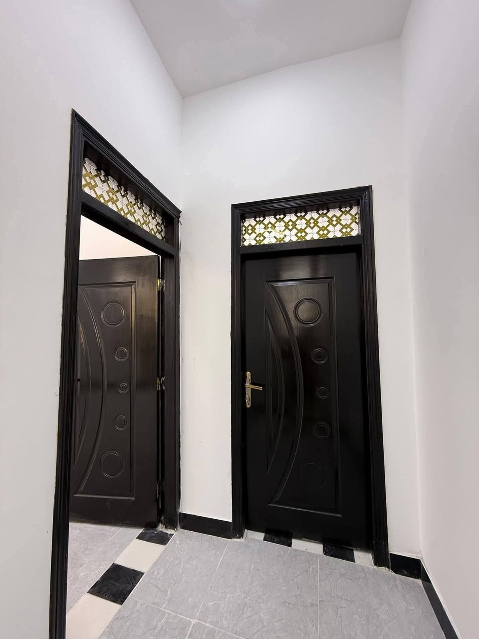 أسعد ألله أوقاتكم بكل خير 🌹
اللاستفسار :*********** 

توفر : دار سكن للبيع ⚡
جمال ونزاكه ودقه بلعمل 
بناء حديث سنه 2026 😍
ألمساحه : 200م
على شارع 10 م تبليط
بيت فارغ جاهز للسكن
تستلم بيتك عد لمكاتبه
جميع لخدمات متوفره 👍
ماء + كهرباء + مجاري
نوع العقار : طابو ملك صرف
زراعي بأسم عراقي سند 25

محتويات ألبيت ⬇️
كراج سياره
دوانيه
صاله كبيره
غرف نوم عدد 2
مطبخ حار بارد
حديقه جانب لبيت
مجمع صحيات داخلي + خارجي

الموقع راقي
البصرة محوله زهير 
يبعد مسافه 700 م
عن طريق داخلي سايدين

كل هاذ جمال وترتيب 
سعر 125مليون وبي مجال
اللاستفسار :  مراسله عله الخاص
