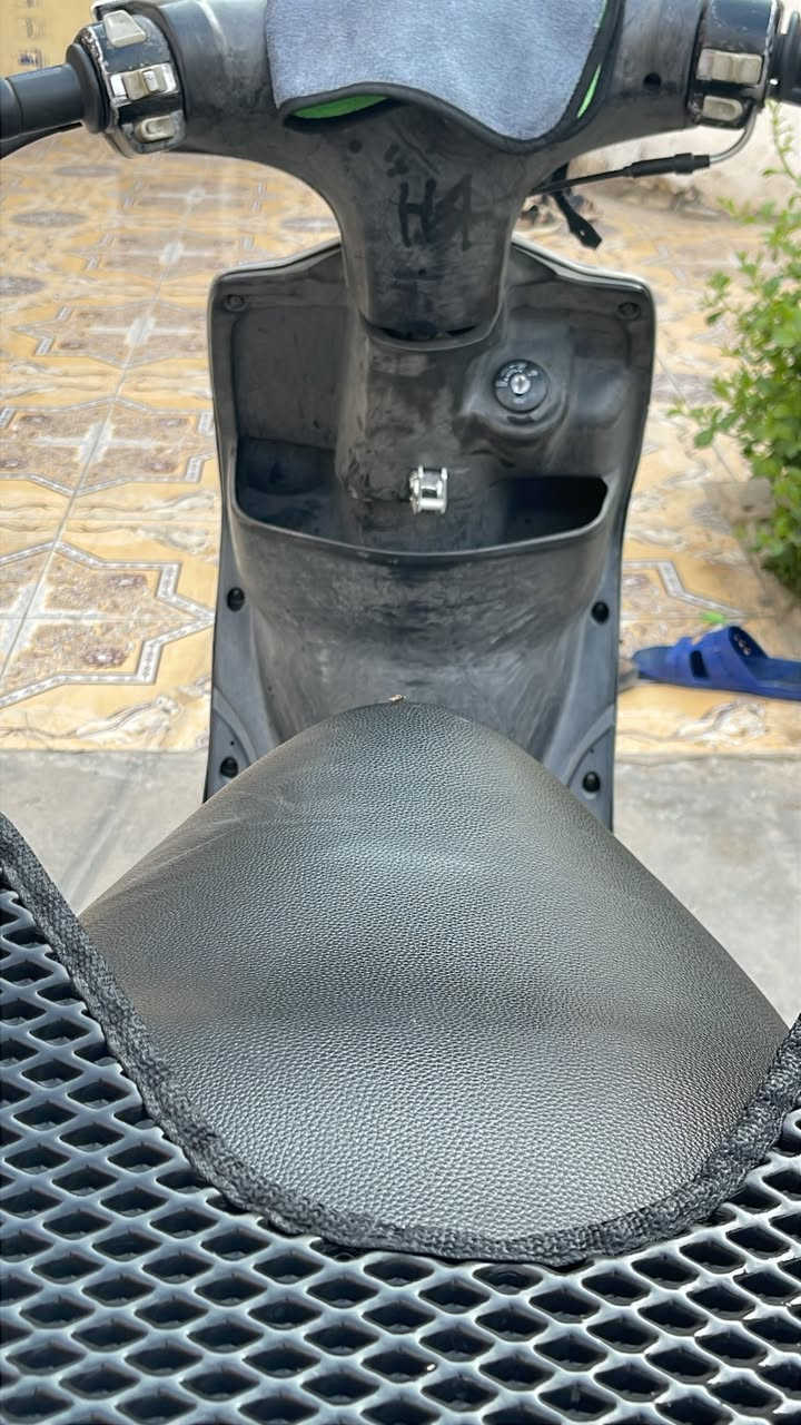 ماكس للبيع او مراوس
سلام عليكم ماكس عدله
للبيع سلف هندر شغال كهربائيات لايت هورن بگ لايت 
زوج تيارات جدد بيه معدل حلو دواخله ملحه ومختمه كله وي المكينه دهن امزويل 40-10سكوتر كل 18-20يوم
المكان ناصريه مركز
السعر ع هذا الرقم
***********
