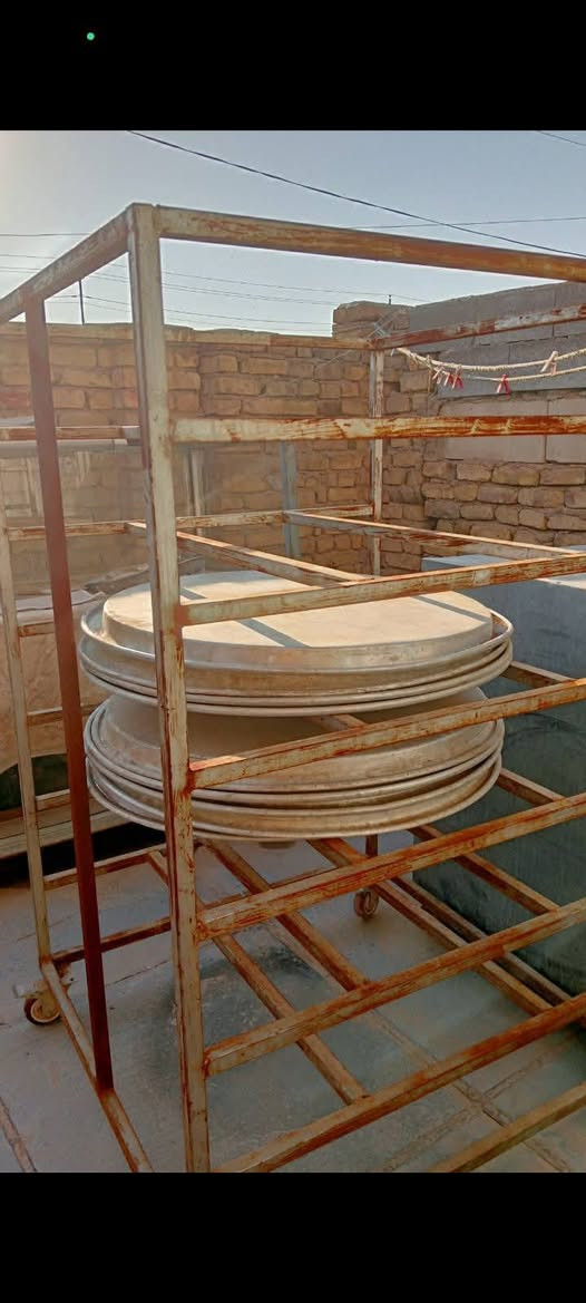 بسطية كنافة وحاملات صواني  وطباخ دوار للبيع بسعر مناسب للاستفسار اتصل واتساب او عالخط على هذا الرقم 
 ‏‪0771 973 4483‬‏
