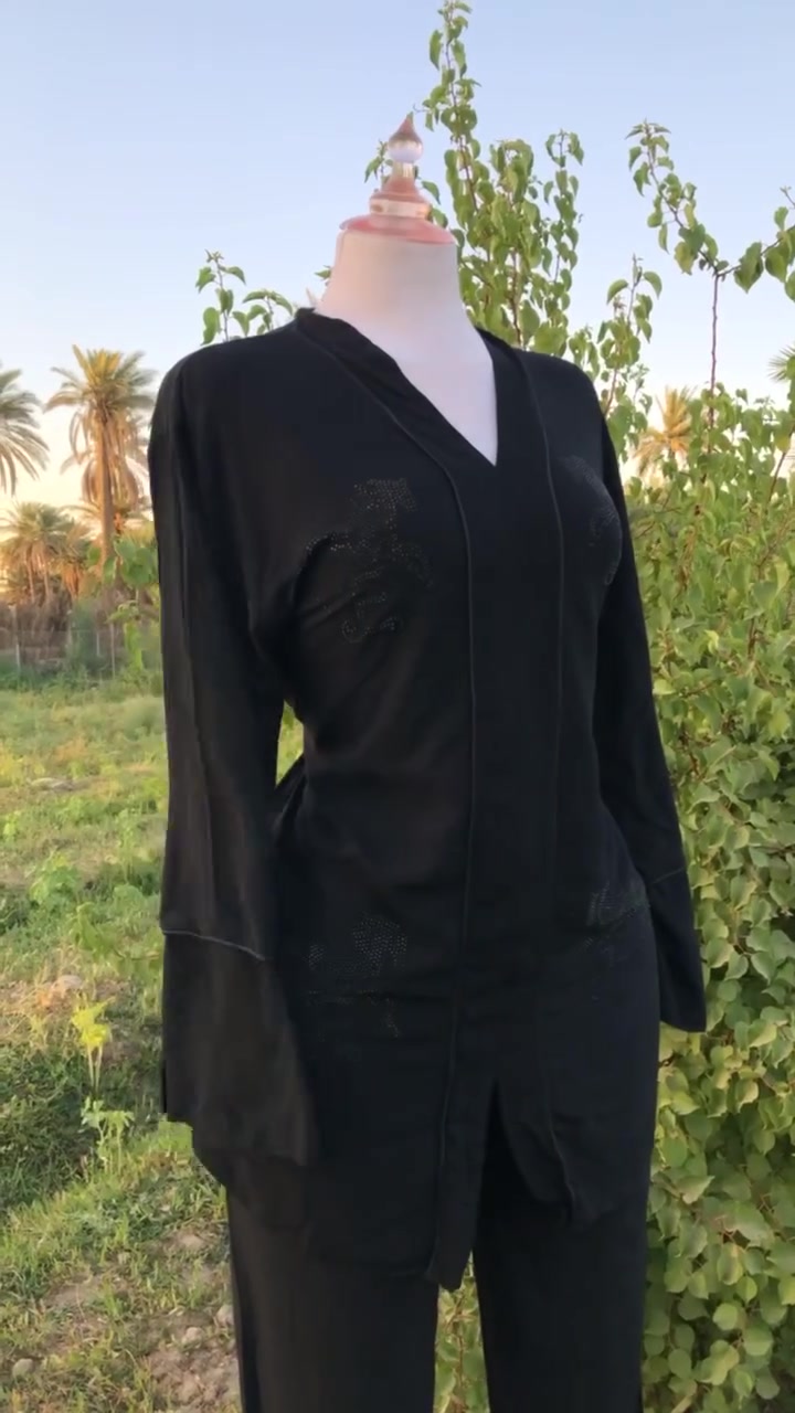 السلام عليكم على بركة الله متوفر كمية من الملابس تراكات + دشاشات اسود بسعر الجملة 🔥🔥 موديلات مختلفة التواصل واتساب
***********
