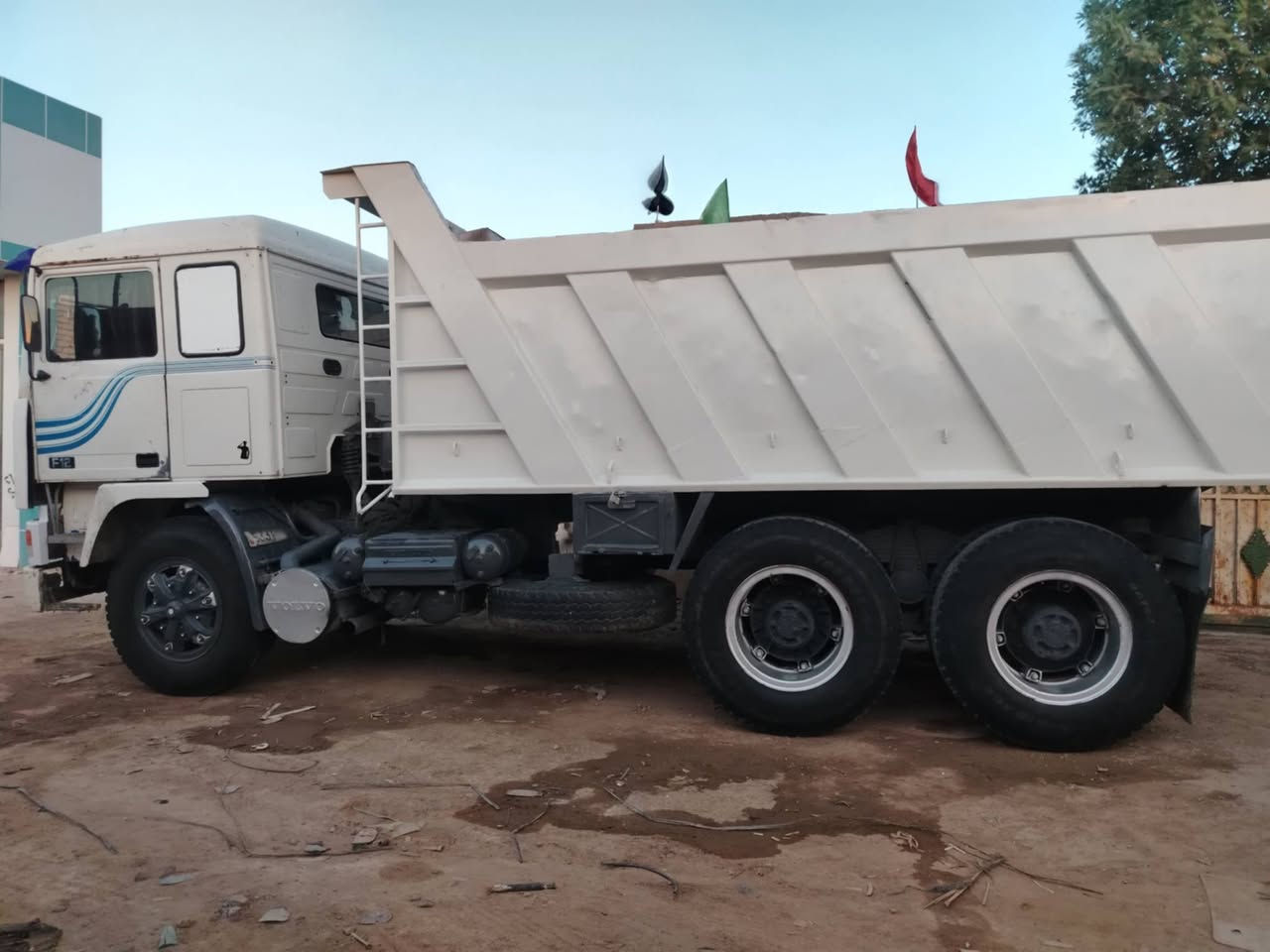فالفو للبيع
موديل 92   مكينه 22  كير 1700  مجموعة إم النكي دشبول فر  تخم تاير سياره جاهزه للعمل ما ناقصه اي شئ من ايدك للشغل مكينته لا تنقيص ولا تبخير اتصال على الرقم ***********
