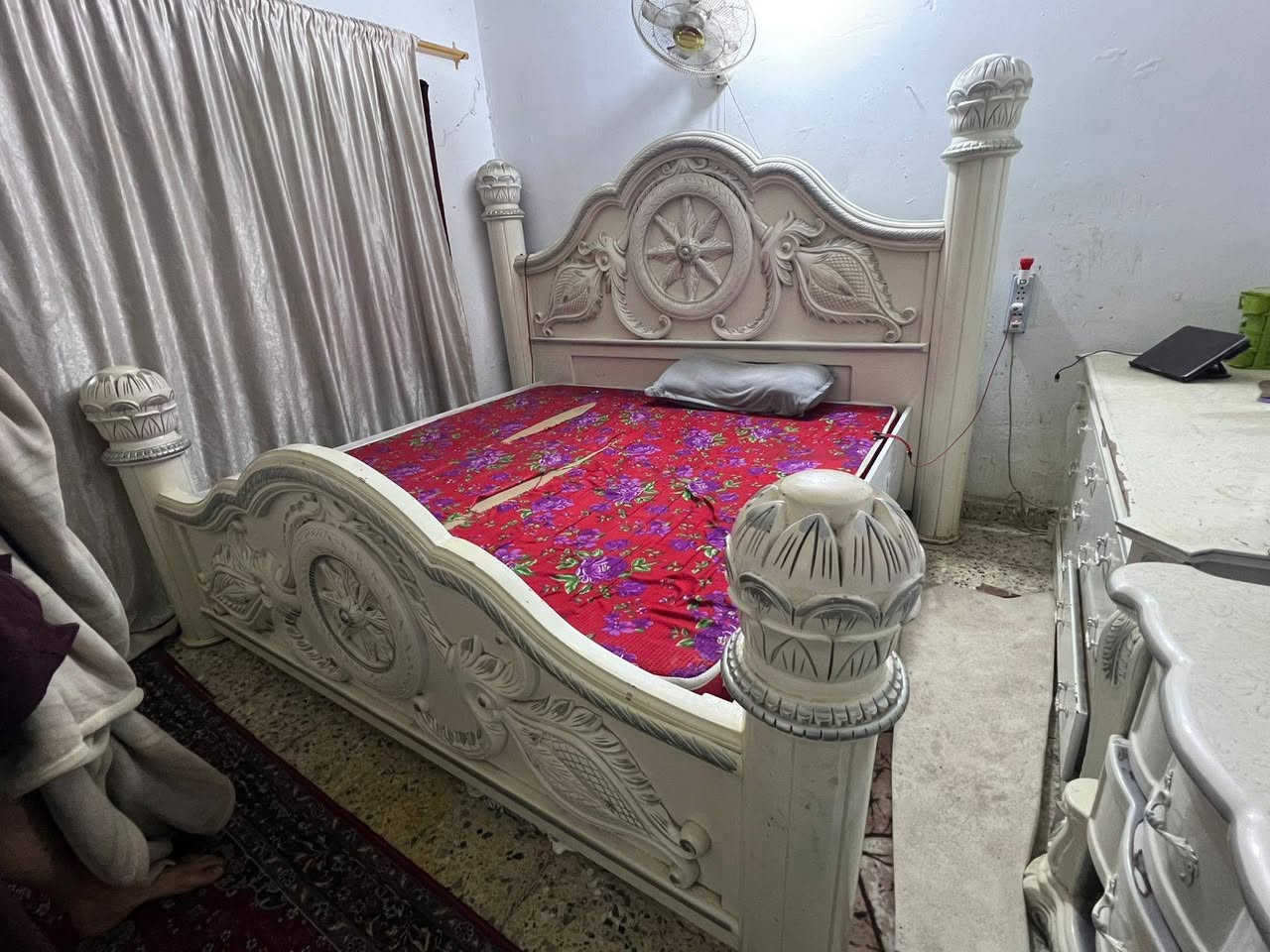 السلام عليكم
اغراض للبيع 
غرفة النوم 500الف 
تخم ماروني 275الف
تخم جوزي 150الف
سيت ماصات كبيرة و 4صغار. 125الف
ميز طعام جديد 200الف
بردة تفصال 200الف 
غير متواجد على الفيسبوك
عنوان حلة حي الامام
***********
