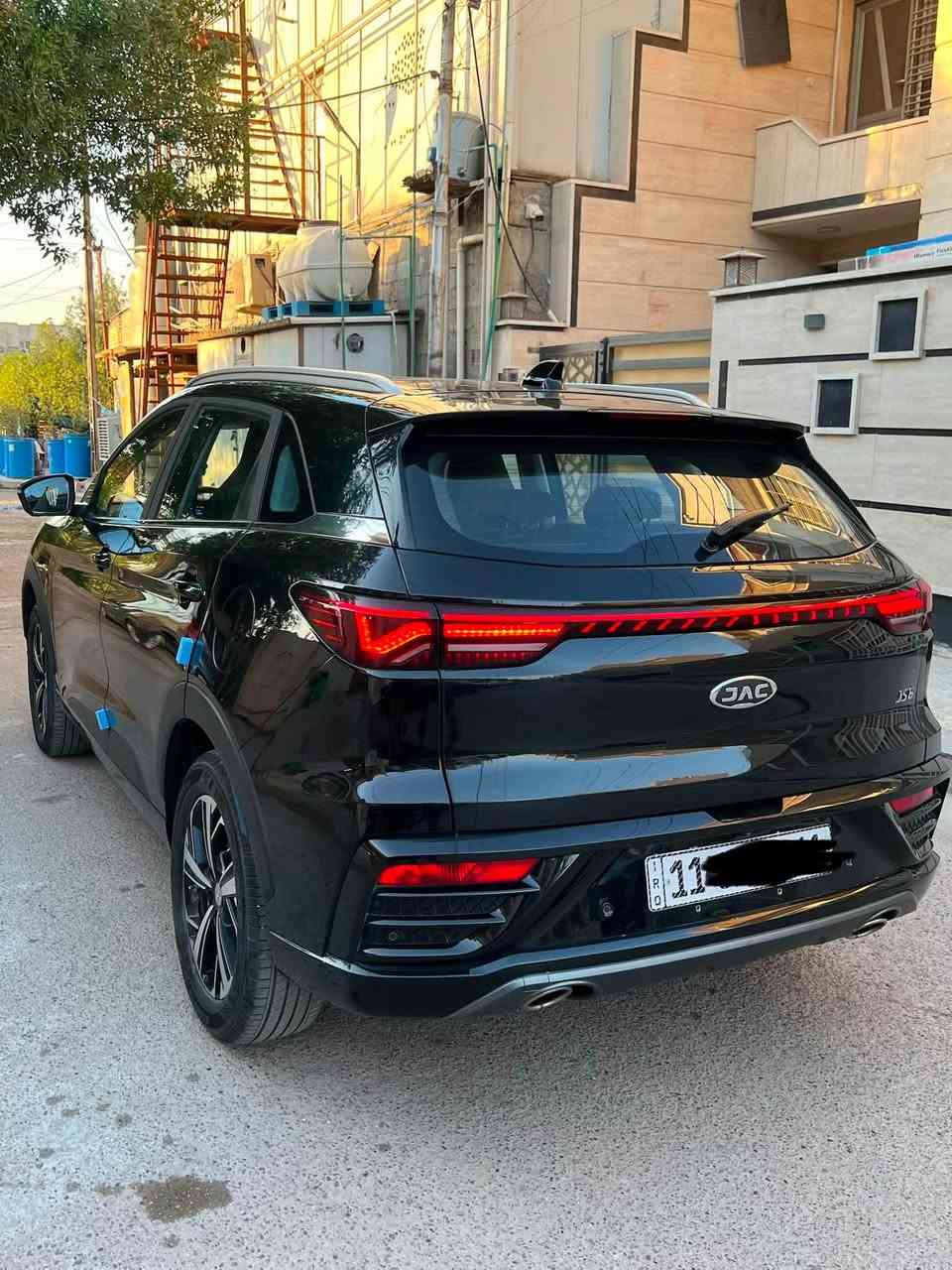 🚗 للبيع
JAC JS6 
ضمان من الشركة 6 سنوات كير ومحرك 
وسنتين دهن وفلاتر مجاناً 
✅ المواصفات :
✅ الموديل: 2024
✅ الوارد: خليجي  
🚗 ماشية 8 الف 
سيارة بأسمي رقم جديد 
🔧 المحرك: 1500تيربو 
⚙️ ناقل الحركة: أوتوماتيك
🛞 الويلات: 18 إنش
🔹 4 سلندر 5-1 Turbo
🔹 عزم قوي وتسارع ممتاز
🔹 صرفية وقود اقتصادية
✔️ شاشة وسطية كبيرة فل تتش
✔️ عدادات ديجيتال
‏✔️ Apple CarPlay & Android Auto
✔️ كاميرات 360 درجة
✔️ حساسات أمامية وخلفية
✔️ رادار أمامي + مثبت سرعة
✔️ نظام المحافظة على المسار
✔️ نظام النقطة العمياء
✔️ سقف بانوراما
✔️ مقاعد جلد فاخرة
✔️ تحكم كهربائي بالمقاعد
✔️ تبريد وتدفئة مقاعد أمامية
✔️ شاحن لاسلكي
✔️ تشغيل بصمة + دخول ذكي
✔️ مكيف أوتوماتيك مزدوج
✔️ إضاءة LED كاملة
‏✔️ ABS + ESP
✔️ وسائد هوائية متعددة
✔️ نظام مراقبة ضغط الإطارات
فول مواصفات للاخير 
بيهة فقط شخط بالباب الخلفي 
🕹️  المكان بغداد السيدية
***********
السعر 23 مليون وبيها مجال
