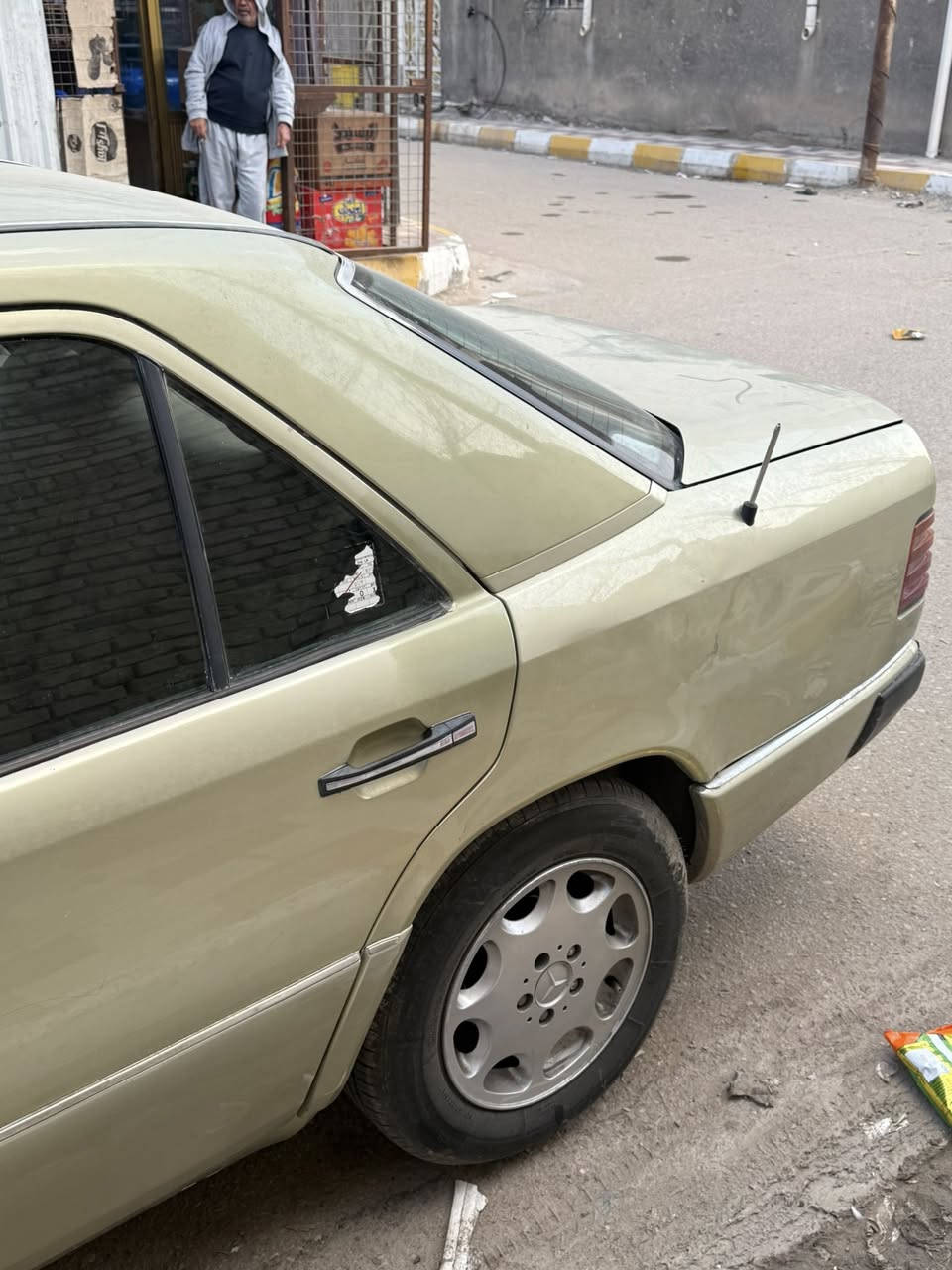 السلام عـْليگم
سياره مارسيدس (دب) 
السعر48وبيها مجال 
موديل1986
السياره رقم انكليزي تحويل ثاني يوم
السياره مكينه محوره 2500
السياره  مكينه وكير حداديه فول
تخم تاير جدد سياره صبغ عام 
كهربايئة  شغاله
نقصه فتحه بلقماره جامه مابيه 
تبريد شغال وثلج

العنوان ذي قار 
الاتصال عله الرقم ***********
