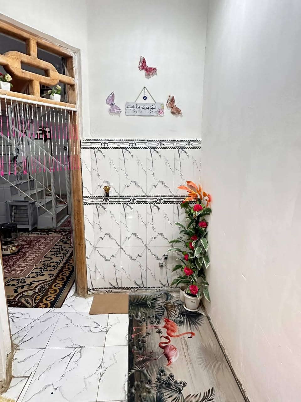 السلام عليكم بيت البيع زراعي حي لاسرئ سند ٢٥ مساحه ١٠٠ طابقين  بناء حديث الطابق الأول ستقبال غرفه نوم مطبخ   حمامات  داخليه وخارجيه  الطابق الثاني غرفه  وصاله كبيره  وصحيات كافه الخدمات شارع صب مجاري  قرب أسواق بيت سياب الاتصال ***********
