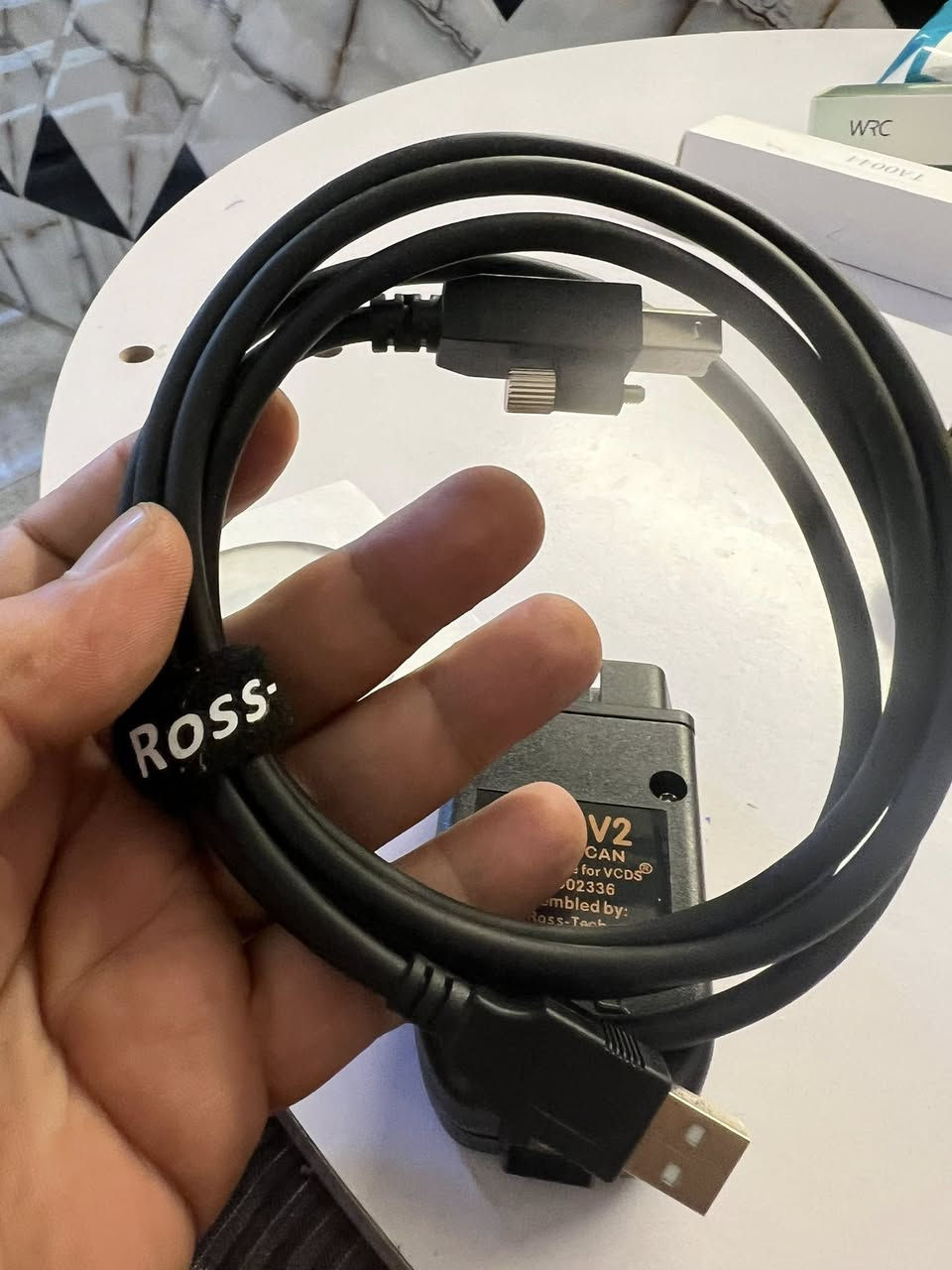 فاحص اصلي السعر25
ه الأداة هي واجهة Ross-Tech HEX-V2 المستخدمة لتشخيص وبرمجة سيارات مجموعة فولكس فاجن (VW, Audi, Seat, Skoda).الوظيفة: تتيح الوصول الكامل إلى جميع أنظمة السيارة، وعرض البيانات الحية، وقراءة رموز الأعطال ومسحها.التوافق: تدعم السيارات من مجموعة VAG بدءًا من عام 1990 وحتى الطرازات الحالية.الاتصال: يتم توصيلها بجهاز كمبيوتر عبر منفذ USB للتشخيص


**إذا كنت صاحب هذا الإعلان وتريد حذفه لأي سبب، رجاءا أرسل رسالة إلى الدعم الفني**