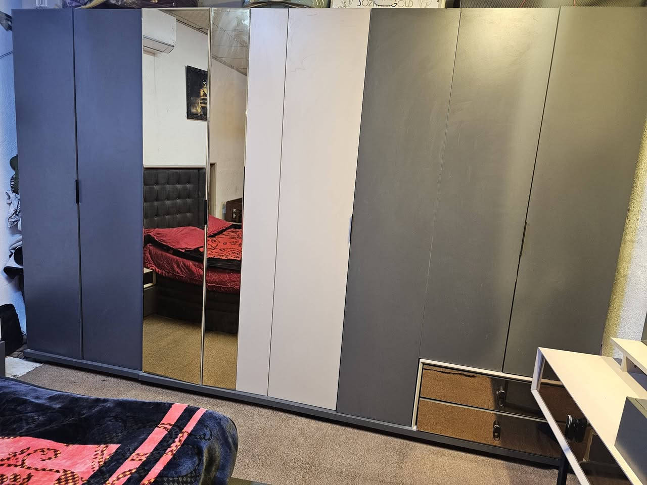 سلام عليكم غرفة تركي استعمال سنة جديده مثل ماموضح ب مليون ونص وبيهه مجال للاستفسار خاص او الاتصال على الرقم *********** مكاني بغداد المحمودية
