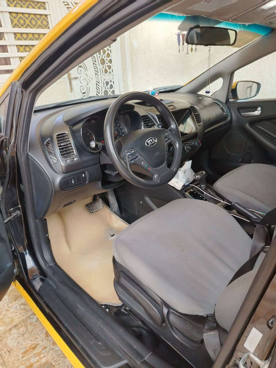 السلام عليكم فورتي ٢٠١٨ حادث موضح سياره جديده مابيهه أي نقص صبغة جديده تخم تايرجديد باتري جديده صدر امامي خلفي جديد السعر ١٢٧بيهه مجال مكان بغداد الشعب شارع الصحه ***********
