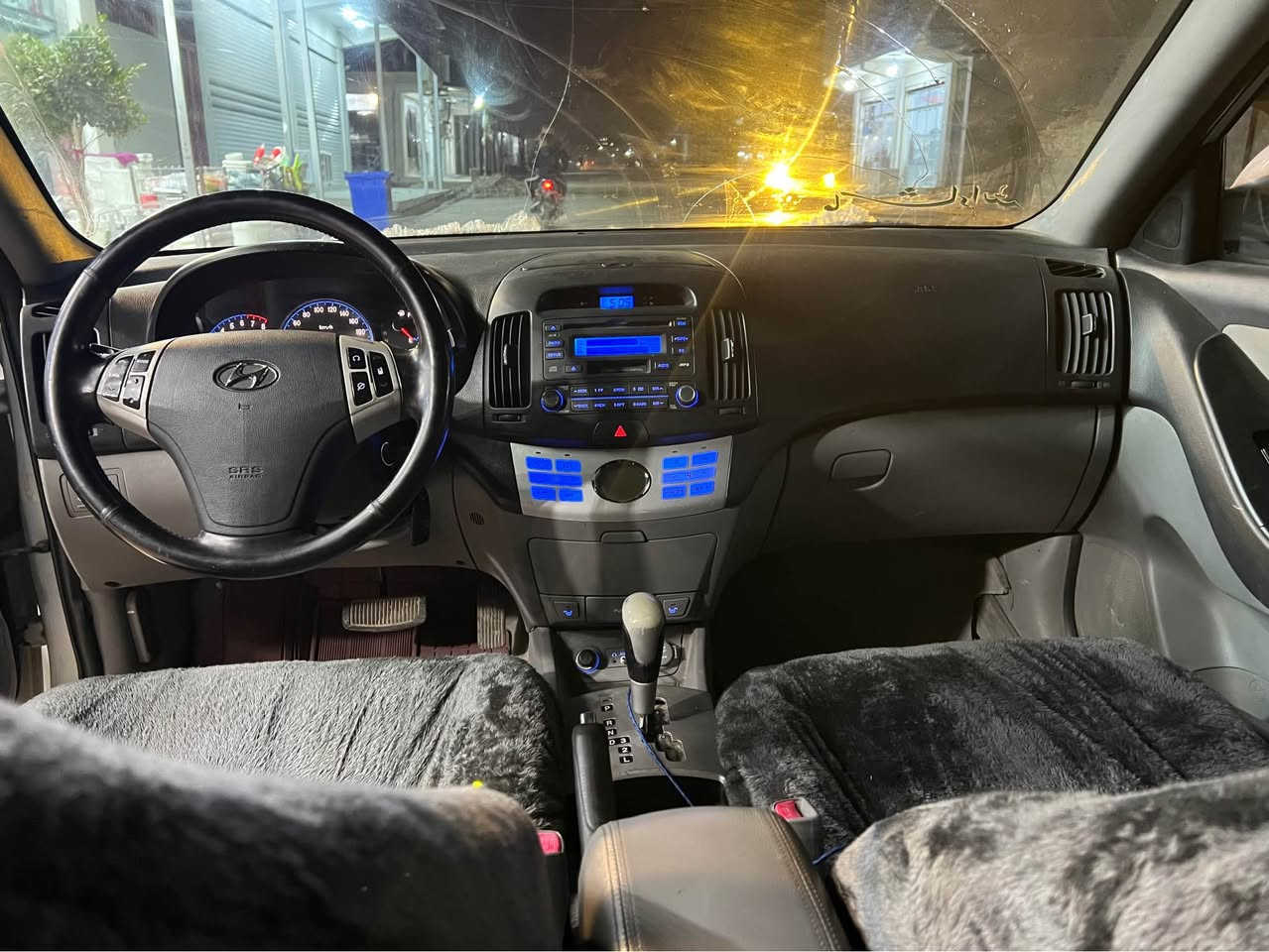 47$ مەعمەلە

کامل مەسەرف کراوە شوئن براوەی جاک کراوە جامی هەلگیراوە بئ دەعم و لئدراوە کەڤەر گۆراو نیە سەقف شوشەی بئ بۆیاخ فول فول بەس سلاید نیە مالی دۆستە 

شوئن // تەق تەق
نرخ // ٤٧ مەعمەلە 
ژ.م ***********
ژ.م *********** كويسينجاك, أربيل
