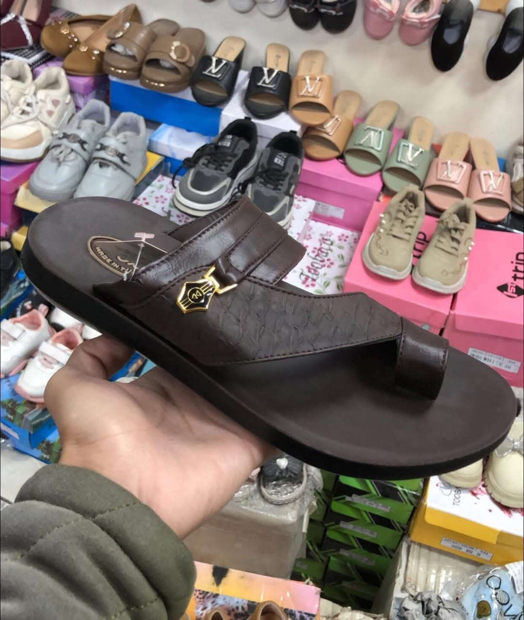 تم توفر الشحاطة الرجالي الجلد ( تركي ) 
#القياسات من ٤٠ الى ٤٥ _____ هاي الالوان فقط 

🔴العنوان | الموصل _ حي الميثاق _ بداية فرع متوسطة مكة المكرمة للبنات _ من جهة الضغط العالي 
#المحل_ركن


**إذا كنت صاحب هذا الإعلان وتريد حذفه لأي سبب، رجاءا أرسل رسالة إلى الدعم الفني**