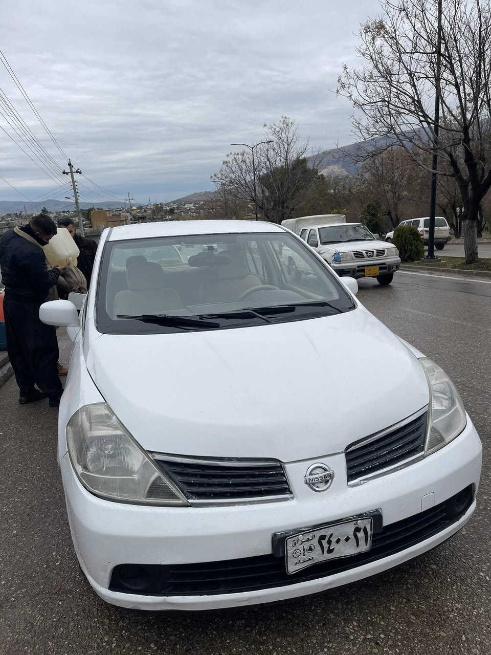 نیسان تیدا یابانی مۆدێل 2006 مەکینە 1.6 مەرغوب گێر ئۆتۆماتیک.
ناوزەد و چوار جام کەربا- ABS- ئاوێنە کارەبایی 
ویل کەپ-بیلاجکتۆر. 

سەنەوی عسل بغداد به شه رت . تایە و پاتری نوێیە.
گێرو مەکینە و تەقەورەقە هەموی بەشەرت.

سێ پارچەی بۆیاخە  . 
سنوق کەمێک ناوی گرتوە . سەیارەکە هەیکەلی زۆر جوانە . 

سیعری ٤٩ گەڵاو مەجالێکی کەم . 
شوێن سلێمانی 
ژ. ***********
