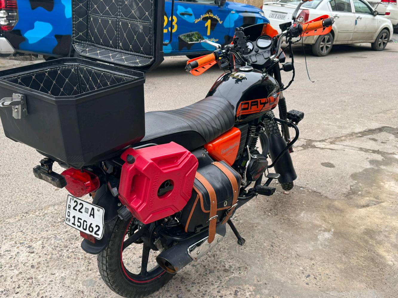  دايوان موديل 2025 نضيفه مابيها اي نقص كلشي شغال بيها التزويد اكو اشكم شغله اني فاصلهن وديها الكهربائي يرجعن مياخذ اكثر من عشره والتانكي بيطعجه خفيفه لن وكعت المكينه مكفول والشاصي هم الصينيه مال زنجيل موجود الرقم انكليزي اربيل الدراجه باسمي السعر مليونين او سخمسميه مكاني اصليخ ***********