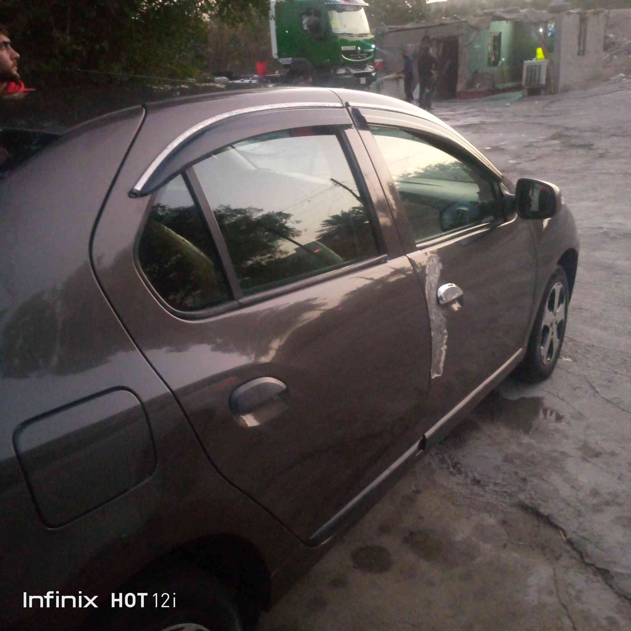 رينو سمبل موديل 2019 للبيع او المراوس كير اوتوماتيك
رقم بغداد بسمي انكليزي سنويتها 2030 هزه جديده 
ماشيه 192 الف 
مواصفات اشاير بلمري 
لايتات بلوجكترات 
تخم تاير 
دبلات امامي وخلفي +درايم شفتات +هاوزن كله نفض جديد
 باتري جديد 
عبوه فيت بم جديدة
شاشه كامره كهربائيات كلها شغاله 
سيارة جاهزه 
السعر 67 وبيها مجال للطيبين 
بيهة جاملغ امامي ايمن  وربع البنيد فقط معمر  والقماره جارده 
مكاني بغداد الزعفرانية 
للاستفسار الاتصال على الرقم *********** 
واتساب مازنجر
