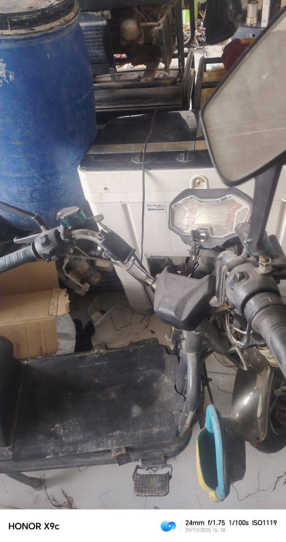 السلام عليكم ورحمة الله وبركاته
دراجة جابة صاحبة تصليح قبل ٣اسابع تقريبا  كال الصبح اجيب حساب واجي اخذه ومرجع بعد يمي بالمحل وكال من حي الزهور  خلي يراجعني ياخذه 

التواصل مع صاحب المحل: ***********

عنوان محل  سايدين حديثات الي يطلعن على زوبعي اسم محل( اضواء العامريه)

ملاحضه:🔻اسبوع من تاريخ نشر هاذه المنشور يسقط حق المطالبه في الدراجه وشكراً...
