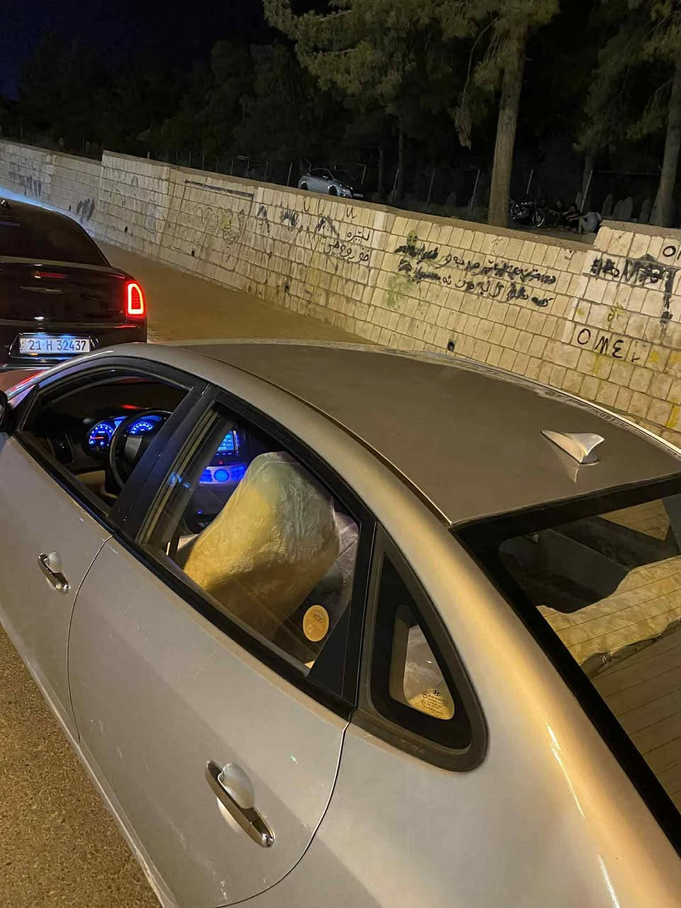 ئەڤانتی
2010 
بڕاوەی تازەداخیل 
ئیکۆ گیچ وەنەوشە ناولەیت ڕەش شاشە کامیرە سوکان ڤۆلیوم پشتو پیش حاسە پشت لیزەر تەبریت لەمس کوشن جڵدو هیتەر گێڕو مەکینە بەشەرت تەقەو ڕەقەی بەشەرت  
سەیارەکە نموونەی جوانیە لەڕسمەکان جوانترە
 
0776 683 9535 
ڤایبەرو وەتس ئەپی لەسەرە.
شوین ڕانیە.
