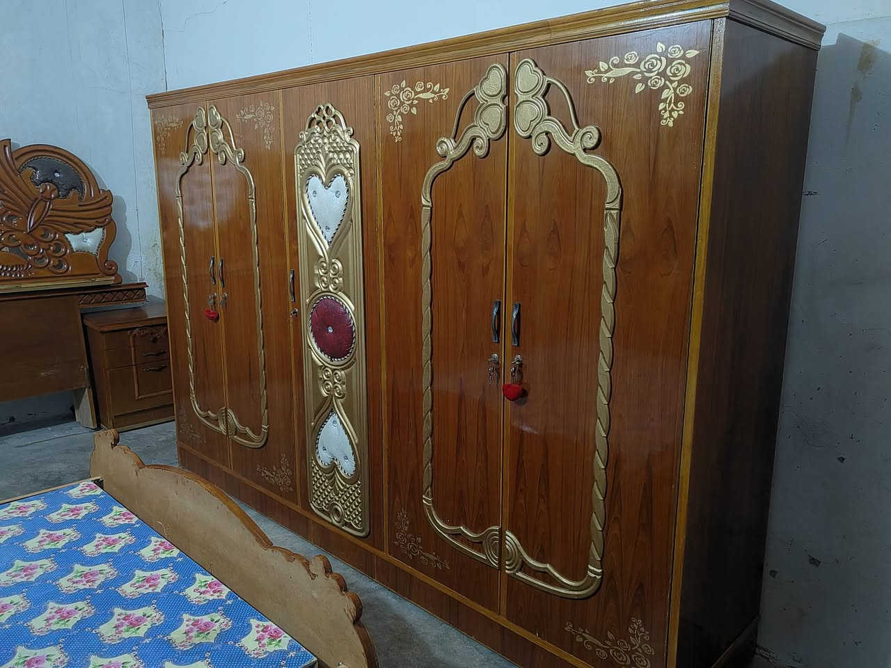 غرفة نوم مستعمل للبيع حيل نظيف شرط خمسة ملم مكاني تلعفر حسنكوي قرب أسواق النور سعرها 950 وبيها مجال للاتصال ***********
