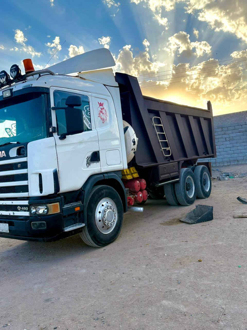 سلام عليكم موديل 2004محرك8مجموعه97خفيفه26مكفوله كفاله عامه *********** رجان المو شراي لايخابر
