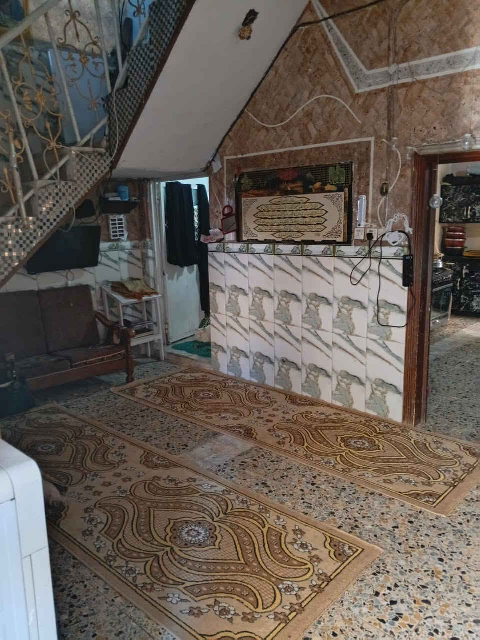بيت للبيع طابو قرب مدرست لطليعة مساحة 125مربع
غرفتين نوم ومطبخ وستقبال صحيات داخلي وخارجي ***********
