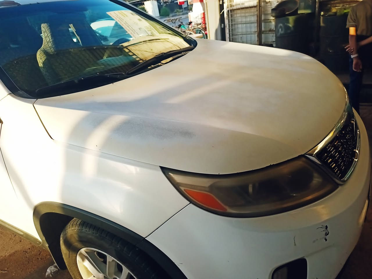 #للبيع | كيا سورينتو 2015 - بحالة ممتازة وجاهزة للاستخدام 🚘
السيارة نظيفة جداً (استخدام موظف وكانت مخزنة)، مكفولة من أي مصاريف ميكانيكية، وجاهزة للاستخدام اليومي مباشرة.

📊 المواصفات والتفاصيل:

الموديل: كيا سورينتو 2015 (وارد أمريكي).

اللون: أبيض شذري مميز.

المحرك: 2.4 GDi (قوي واقتصادي).

الممشى: 90 ألف ميل فقط (حقيقي).

الرقم: 309 كربلاء (رقم مميز).

✨ مميزات إضافية:

التبريد ثلج ويعمل بكفاءة عالية جداً ❄️.

محرك وكير بحالة ممتازة وبشرط الفحص.

السبير والكتلوكات الأصلية للسيارة موجودة بالكامل.

⚠️ تفاصيل الحادث:

حادث سابق خفيف جداً وتم تصليحه بشكل احترافي (تبديل البنيد والجنح/الشامبرلغ للجهة اليسرى فقط) بدون أي تأثير على الشاصي أو لغد السيارة.

📞 للاستفسار والاتصال: [***********] أو المراسلة على الخاص.

