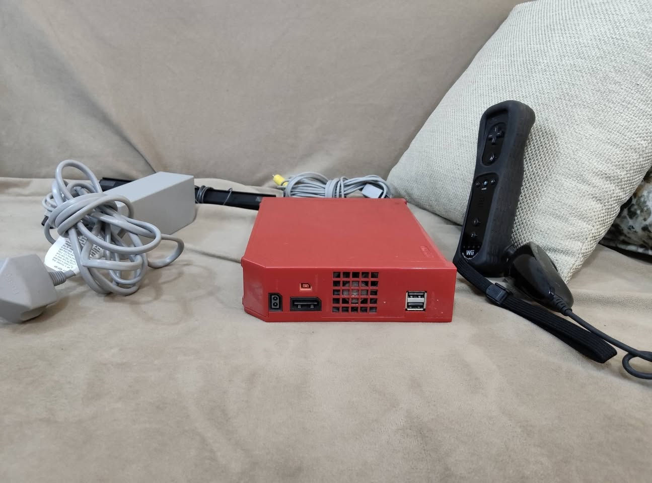 سلام عليكم Nintendo Wii®
نادر لون احمر 
ريجين EUR 
جهاز نوادر 
كامل ملحقات نظيف 
سعر 50,000 الف 
يوجد توصيل جميع محافظات العراق


**إذا كنت صاحب هذا الإعلان وتريد حذفه لأي سبب، رجاءا أرسل رسالة إلى الدعم الفني**