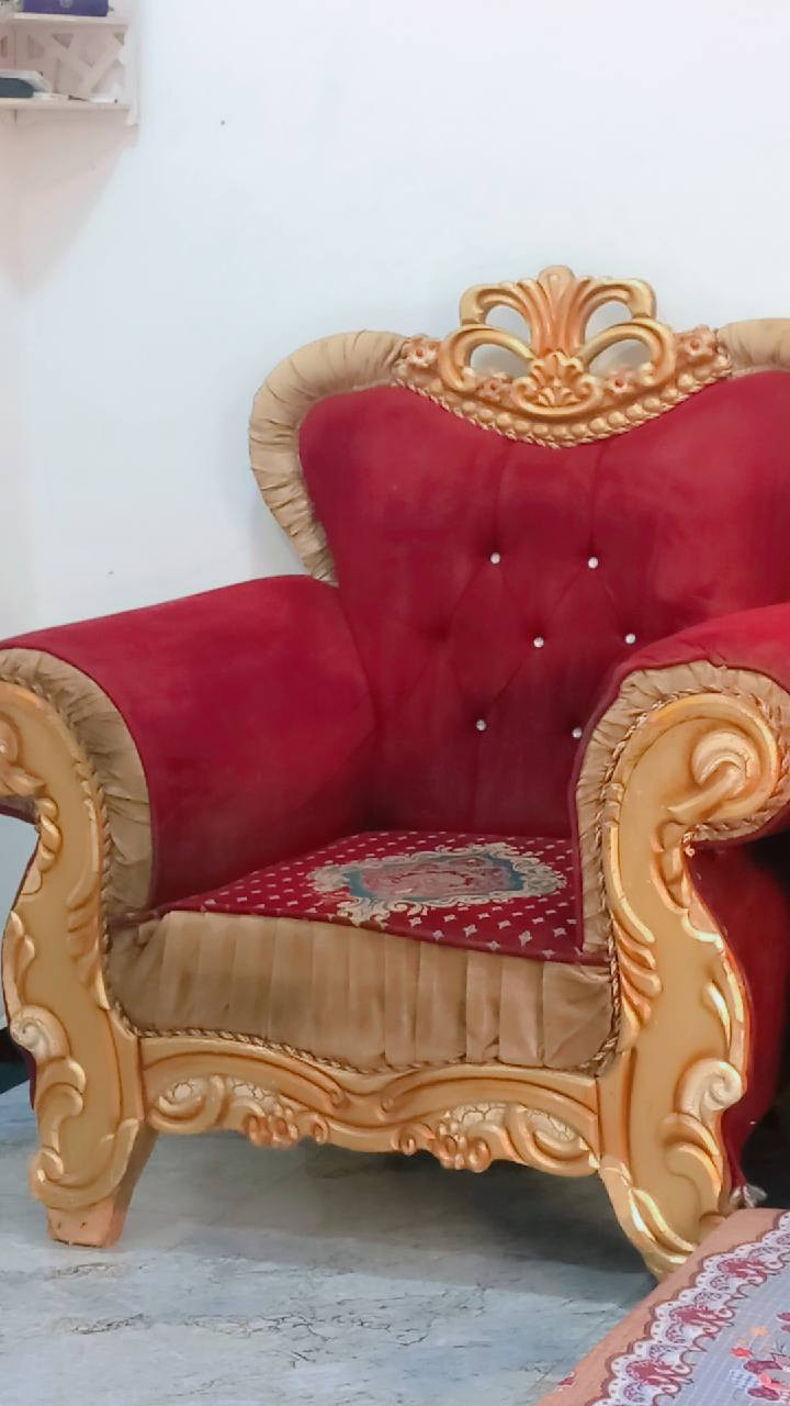 السلام عليكم تخم للبيع ١٠ مقاعد نظيف مابي اي ضررالسعر 300 للاستفسار اكثر الاتصال على الرقم ***********
