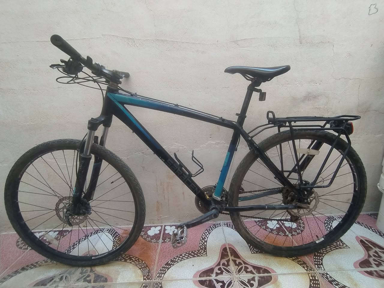 بۆفرۆشتن
پاسکیلی گەشت حەجم 28x700c ئەلەمنیۆم 11 گێڕ شیمانۆ 8بە3 بیلادی ستۆپ دیسک سیم دەبڵی ڤۆلیوم و قوفڵدەکرێت پاسکیلەکە وەزنی زۆر کەمە و زۆر پاک و خاوێنە هەمووشتێکی ئیشدەکات بۆ سعر و زانیاری زیاتر چات بنێرن یان ژ.م *********** شوێن کەلار
