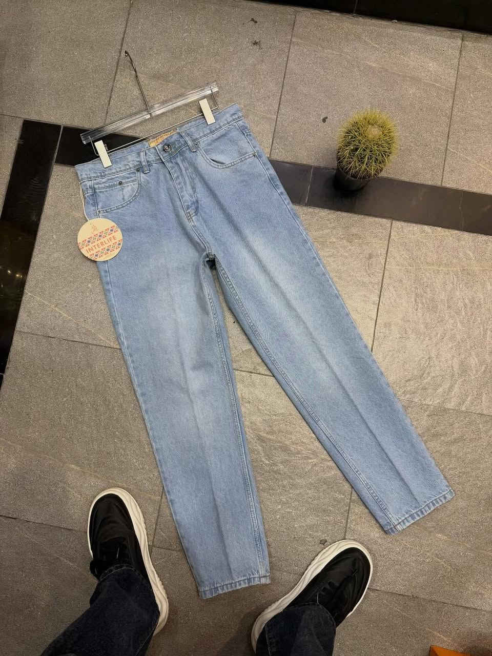 جينز ايطالي 🔥🔥🔥

ماركة انتر لايف كصه عدله  قطعة فوووووول 😎✅

خامه كلش مريحه و القالب مالته فت على الجسم ما يحتاج خياط 
موجود قياسات كاملة 

شرفونا للمحل 🫡 موجودين من ٨ الصبح لل٨بليل

📌📌 العنوان ديوانية شارع الدغارة قرب حلويات المصطفى ازياء مودرن للملابس الرجالية ***********
