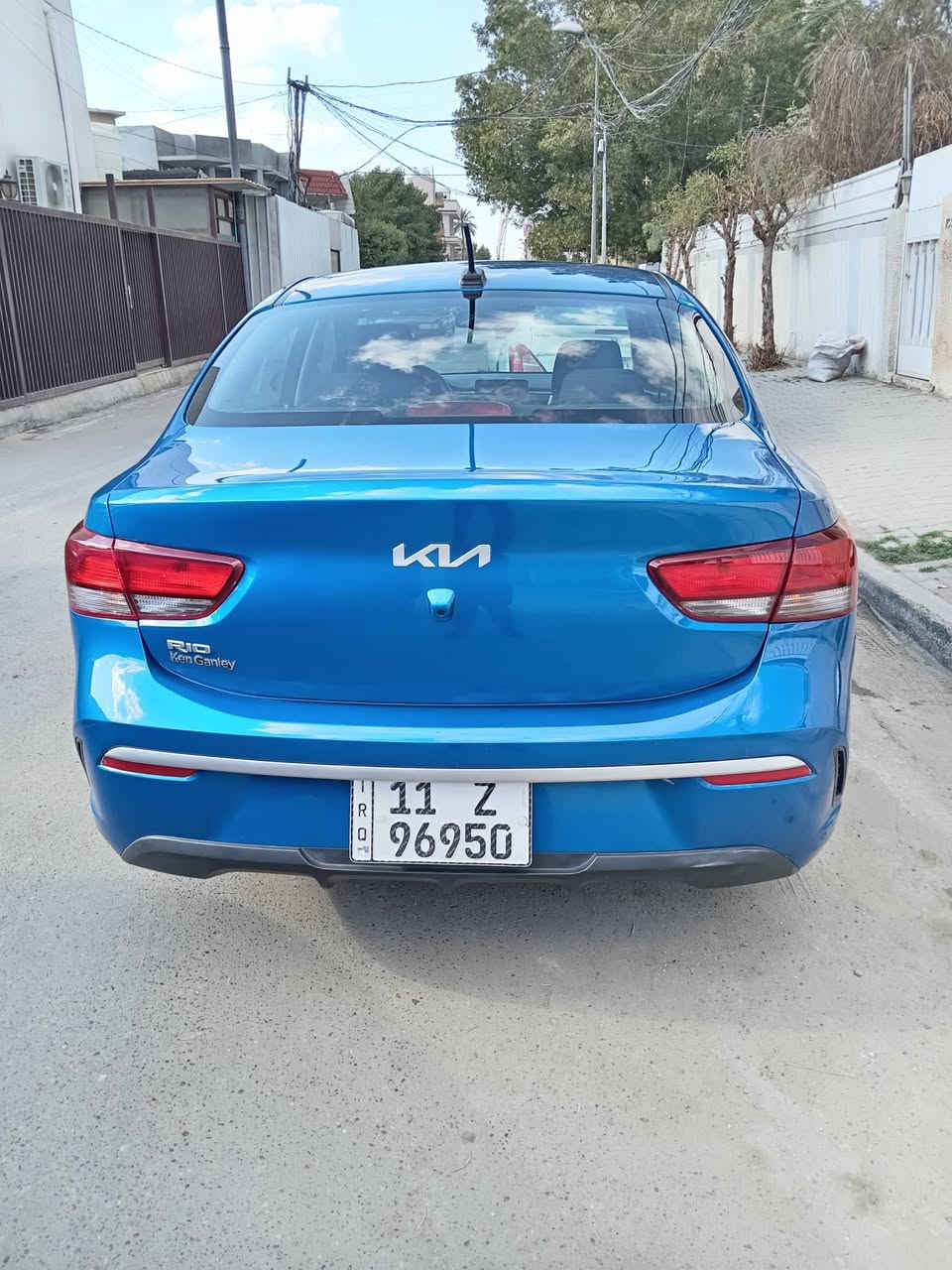 للبيع كيا ريو وارد أمريكي
بسمي السياره 
مكاني بغداد الاعظمية *********** 
صور الحادث مرفقه 
سعرها 132 وبي مجال حك جيتك 
الموديل: 2023

المحرك: 1600cc دوش 

الكير: 8 سرعات أوتوماتيك

المسافة المقطوعة: 24 ميل 

المواصفات:
• تشغيل بصمة ✅
• شاشة كبيرة ✅
•مدخل يواسي بي✅
 تحكم كامل من الستيرن ✅
• لايت LED عدسة ✅
كشافلت امامي✅
• يدات نيكل ✅
• ويل كب ✅

📌 الحالة:
السيارة جديدة بوضع الشركة
إيرباك كشن السائق وبردة فقط.
