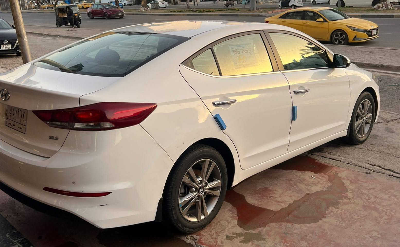 سلام عليكم الانتره مديل 2017 خليجي
مواصفات 
1- تحكم استيرن 
2- حساسات اماميه + خلفيه 
3- شاشه 
4 - اشايري بالمري 
5- مري شفط
6 يدات نيكل 
7- ثلاثه انظمه قياده 
رقم بغداد 
كير ومكينه مكفوله 
ماشيه112 محرك 2000 دوش رقم بغداد تخم تاير جديد
***********
