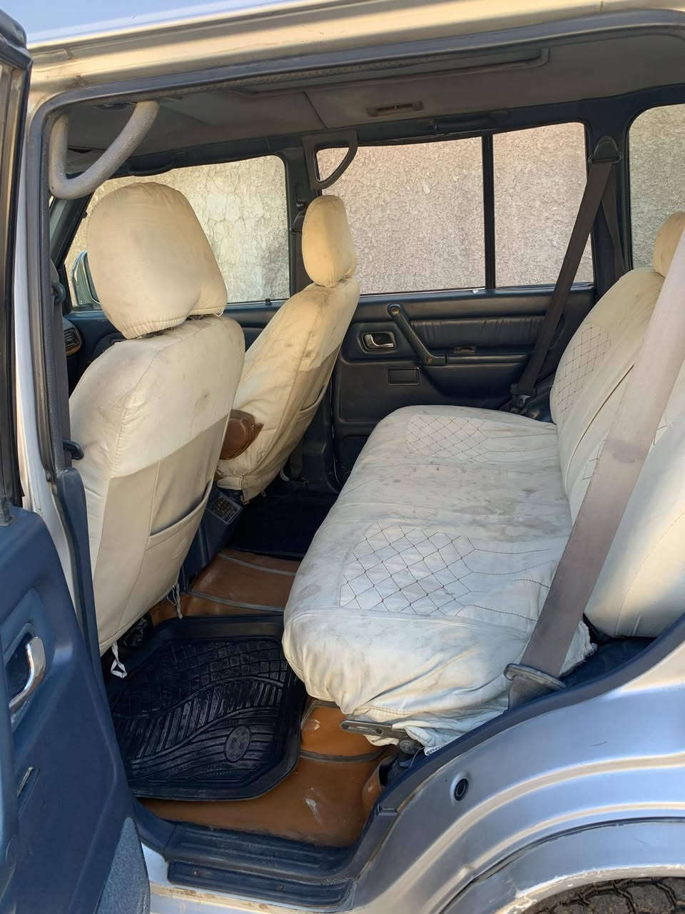 السلام عليكم 
باجيرو ٩٢ سيارة عله بلاد 
كير واتو جديد 
مكينه بيهه تنقيص 
صدر جديده 
تخم تايرات 
سنويه بسمي 
لسعر ٤٧ وبيهة مجال 
مكاني بغداد ابوغريب ***********
