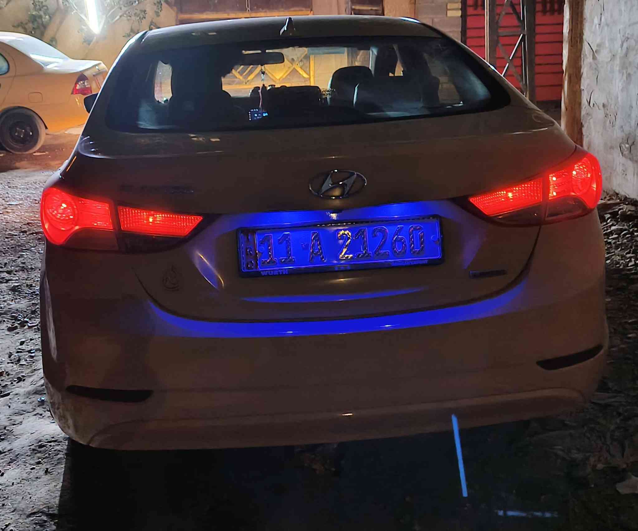 النترا موديل 2013
وارد امريكي
حادثها فقط باب خلف السايق
محرك صدر مكفول كفاله عامه
تاير خط ابيض
سياره نضيفه
رقم بغداد
مكاني بغداد  
السعر 110 وبيها مجال 
رقم التواصل :***********
