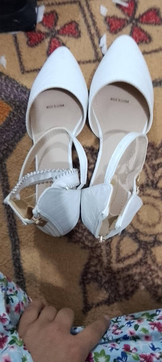 احذيه محل تعزيله السعر ب5 التريد تراسلني خاص


**إذا كنت صاحب هذا الإعلان وتريد حذفه لأي سبب، رجاءا أرسل رسالة إلى الدعم الفني**