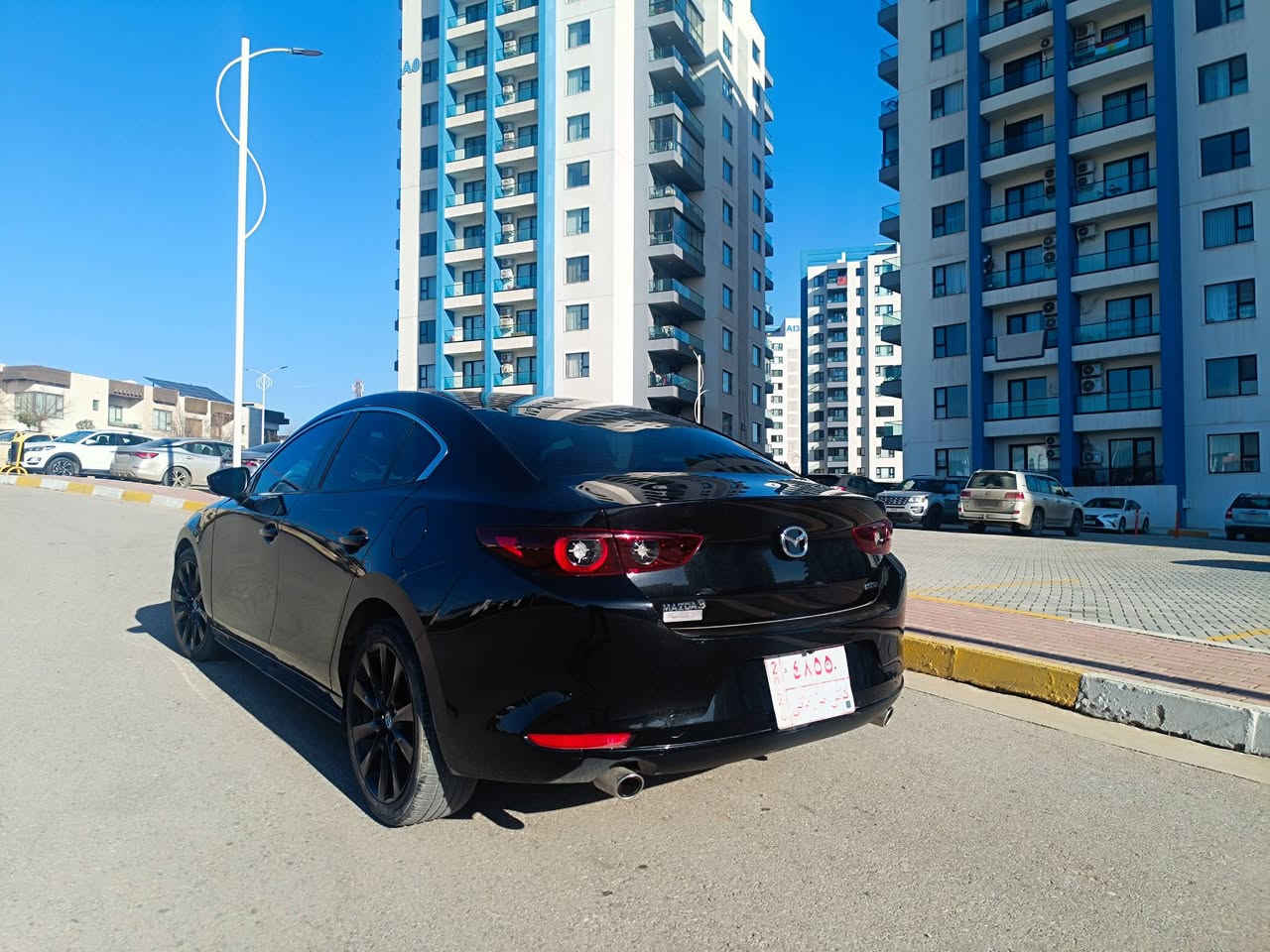 Mazda 3 2024
مازدايه كى زور پاكه مالى دوسته لوك لوك 
بوياخى نى يه و ئيرباگى نه ته قيوه 
12000 هه زار مايل رويشتوه
مواصفات
مه كينه 2.5 
به سمه 
بريك به سمه 
ده رگا به سمه
كاميرا 
شاشه
كوشن جلد
گيج الكتروني
رادار ( پيش و پاش لاى راست و چه پ)
خه تى جاده
***********

مازدا 3 موديل 2024
12000 ميل
المواصفات
محرك 2.5 
باسما 
هيكل من الطوب 
الباب مغطى 
كاميرا 
شاشة 
وسائد جلدية 
أجهزة إلكترونية 
رادار (أمامي وخلفي، يمين ويسار) 
خطوط الطريق
***********
