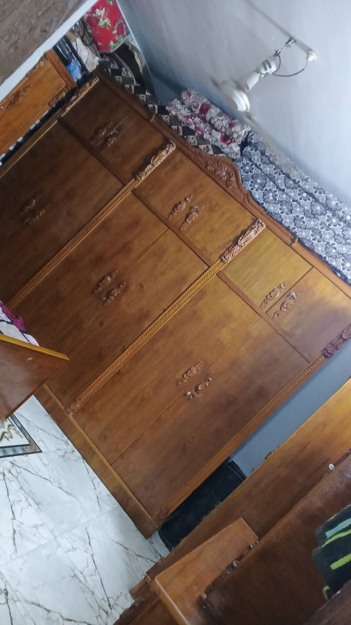 غرفه تسكام طابقين ام المسرح السعر مليون وبيها مجال بسيط استعمال سنه  ‏‪***********‬‏
