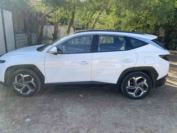 السلام عليكم توكسان 2024 السياره خير من الله ماشيه 22الفبيه طخه بصيطه مثل ما موضح الكم في الصوره اي استفسار ع الرقم ***********. السعر خاص
