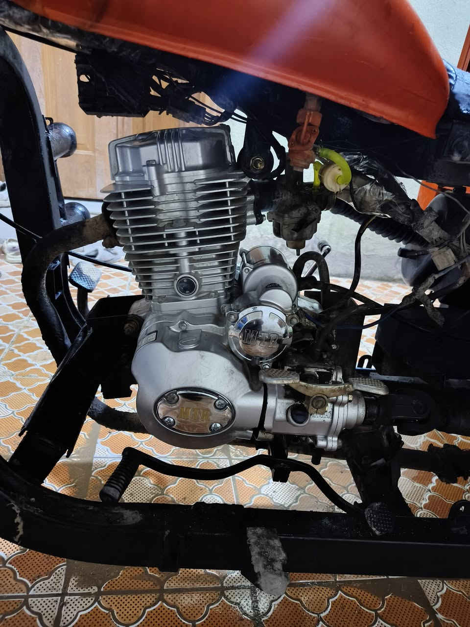 سلام عليكم ام تي ار موديل 16 فول واحد عراق الستوته اوراق مع العلم وستوته نضيف وخير من لله مال جناي لله شاهد مكينه كارتون مستخدمه بس 3 اشهر شاصي فول لا زنجار ولا مخيس وسعر الستوته 1250وبيه مجال للطيبين مكان الستوته الناصريه قرب جسر الحضارات والخاص مفتوح وهاذا رقمي ***********
