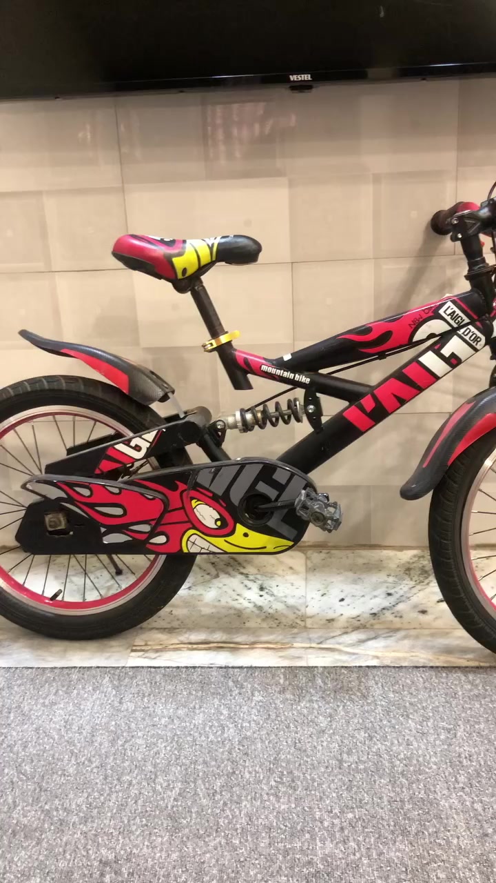 السلام عليكم بايسكل قياس 18 للبيع مستعمل اخو الجديد 60 الف اعتقد التاير الامامي بنجر ما متأكد هسة نزلتة من البيتونة
بغداد تقاطع البنوك


**إذا كنت صاحب هذا الإعلان وتريد حذفه لأي سبب، رجاءا أرسل رسالة إلى الدعم الفني**