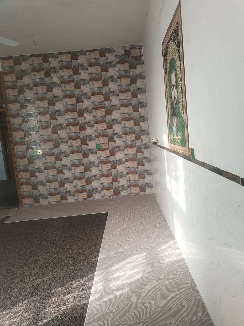 الرئيسي ٧٠متر يحتوي علئ غرفتين نوم وصاله وستقبال
وكراج سياره وحديقه كافت الخدمات متوفره سند ٢٥ وقرار محكمه السعر ٦٠ بيه مجال الموقع الرشيده خلف حلويات ابو علي اتصال***********
