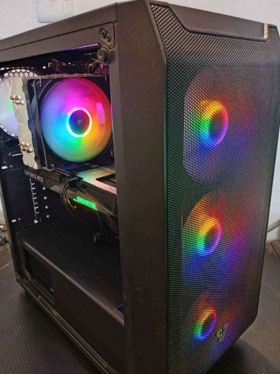 السلام عليكم
تجميعة مستعمله 
i5 10400f
Cooler deep cool 
Ram 16gb 8×2 ddr4
H510M S2 GIGABYTE 
NVIDIA RTX 3060 GIGABYTE 3 fan
HDD 1TB
SSD 256GB
Deep Cool 600W 
CASE FANTECH 4 Fan
السعر 810 الف
 
مكان بغداد الكراده خارج مقابل الجامعة التكنولوجية 
رقم *********** بغداد, العراق
