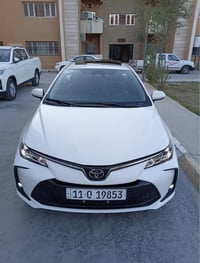 كورلا هايبرد 2025 ماشيه 23 رقم بغداد بسمي مكفوله بيها رصعتين فقط  سعره...