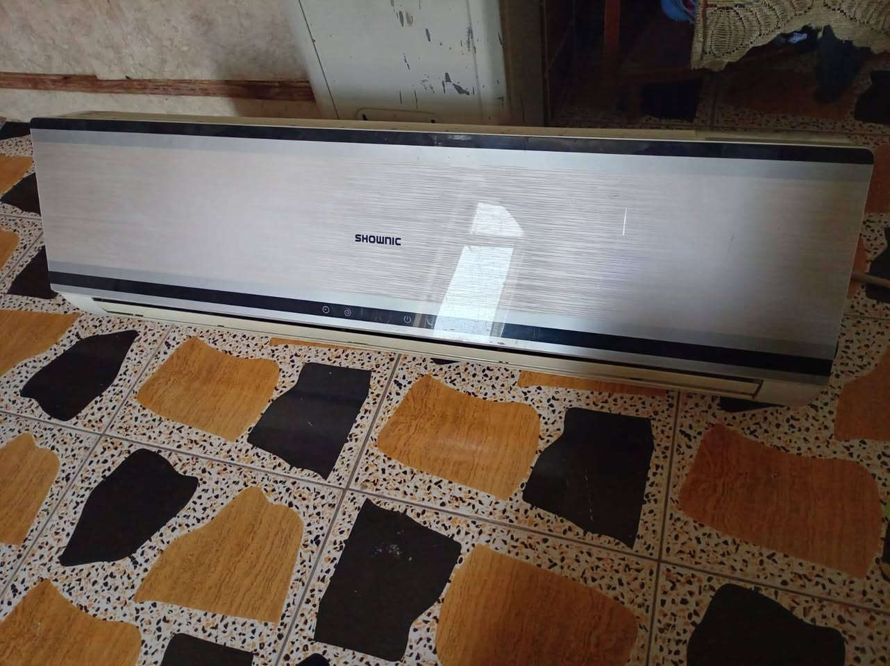 للبيع سبالت عدد 2 طنين  واحد سبلت أسمه كري  بلازمه ألجي صورتهه طبع حجم 55 الاستفسار الاتصال *********** من رخصت الادمن
