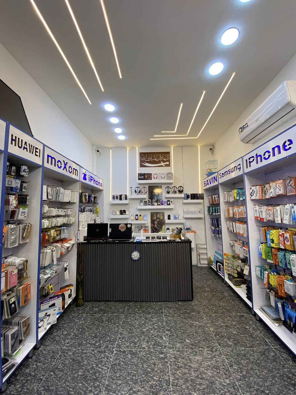 سلام عليكم اخوان محل للبيع محل موبايلات كامل متكامل موقع شغال وكلش قوي. عنوانه بغداد الجديدة شارع المسبح مجاور مروان ابو الفلافل محل خير من الله بس لعدم التفرغ المحل معروض للبيع محل معروف ومتعوب عليه وخير من الله ومسواكه كامل محل من ٢٠١٦ موجود هنا كامل ما ناقصه ايشي بس تعال واكعد اعيد البيع لعدم التفرغ عنوانه بغداد الجديدة شارع المسبح مجاور مروان ابو الفلافل المحل ايجار بس ديكور واسم وغراض للبيع  
تواصل *********** 
وموجود واتساب
